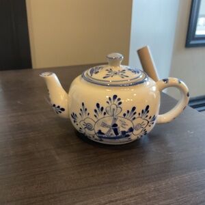 Tea pot